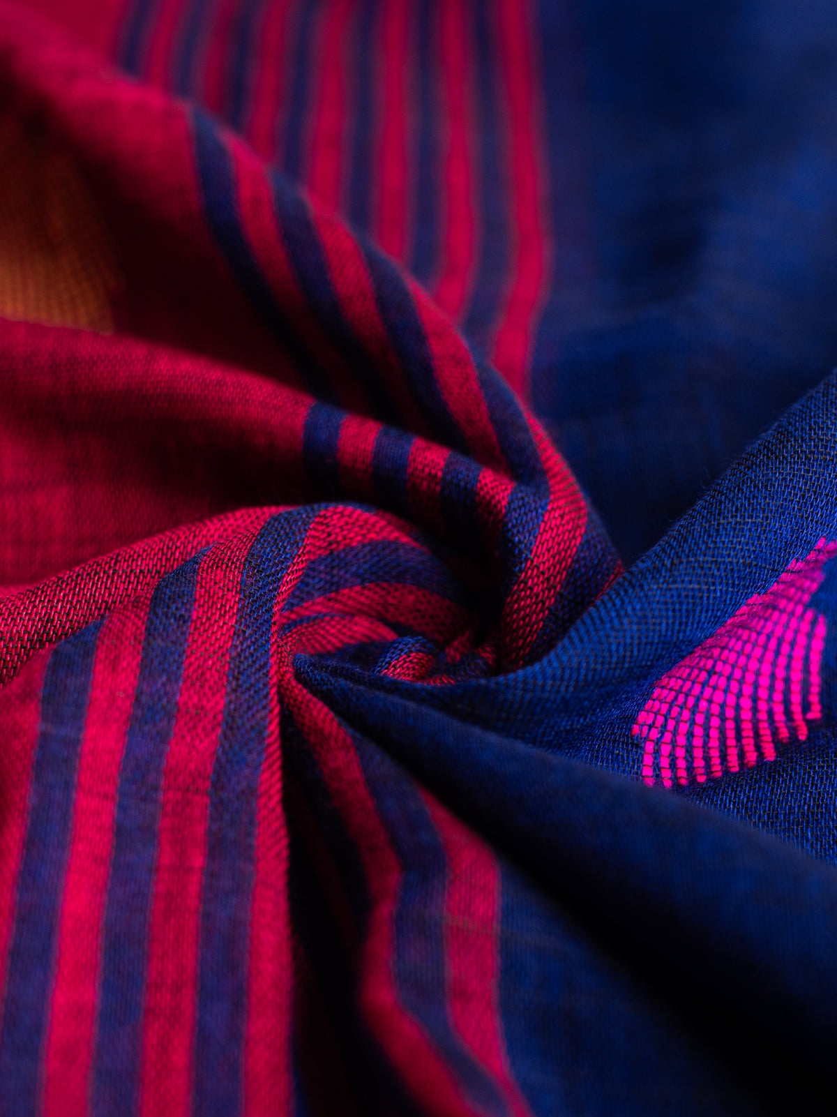 Resham Boondein Linen Saree