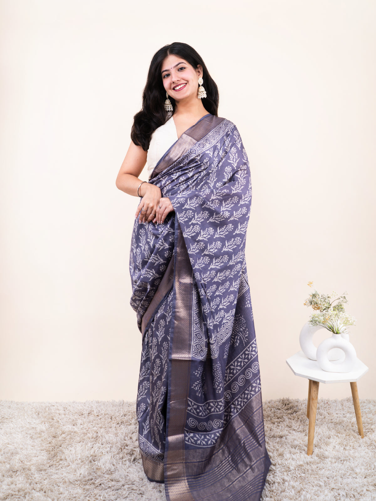 Silver Edge Maheshwari Silk Saree
