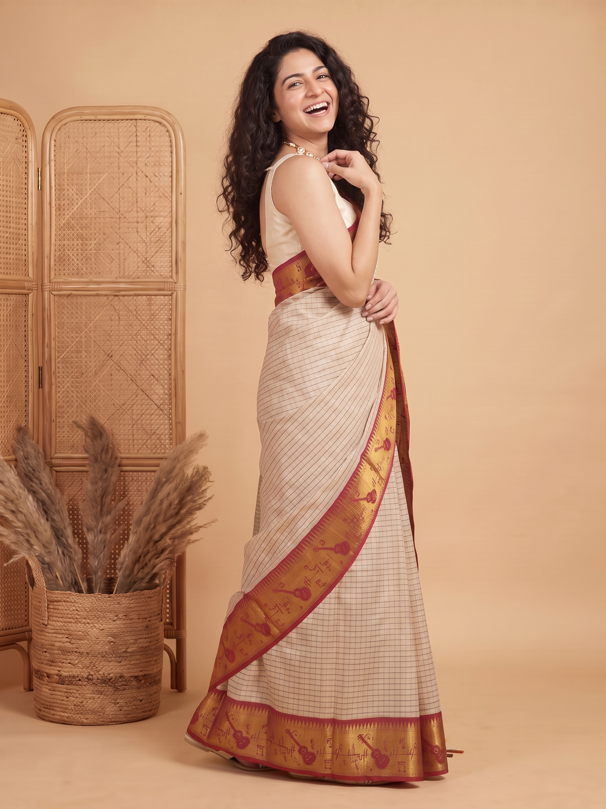 Sunehri Chauka Banarasi Silk Checks Saree
