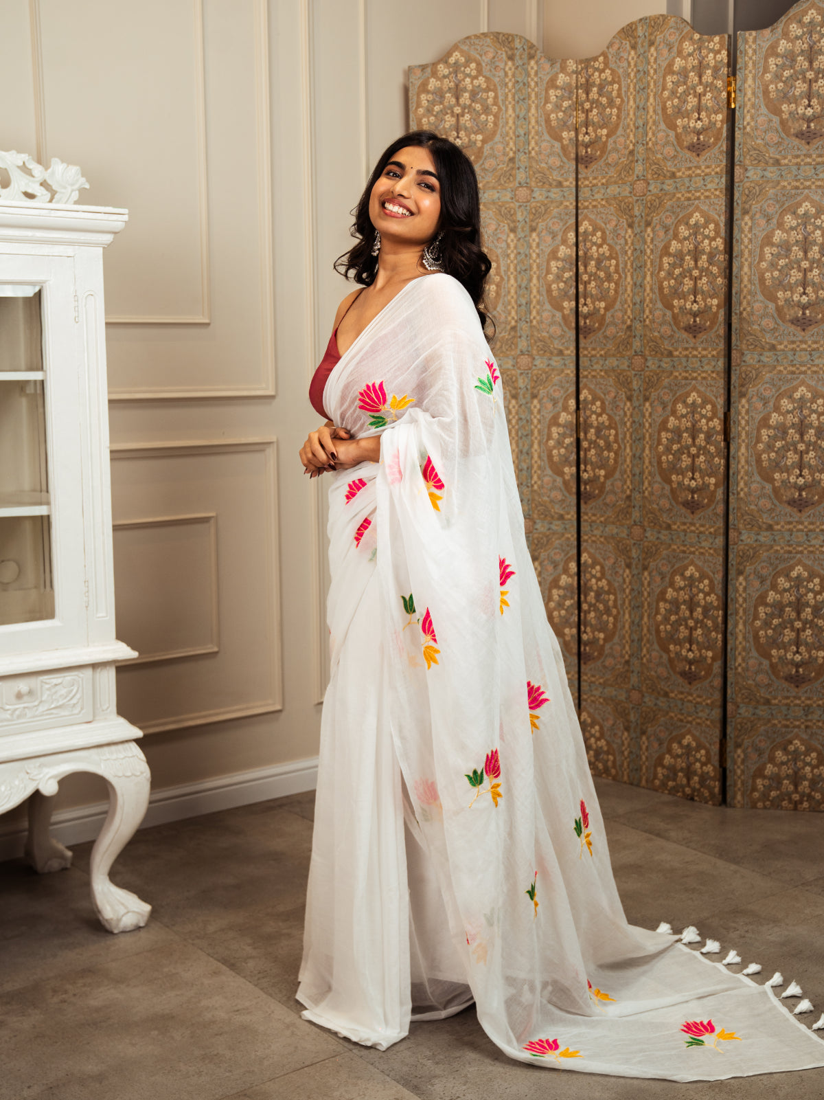 SafaidRaag Mulmul Saree