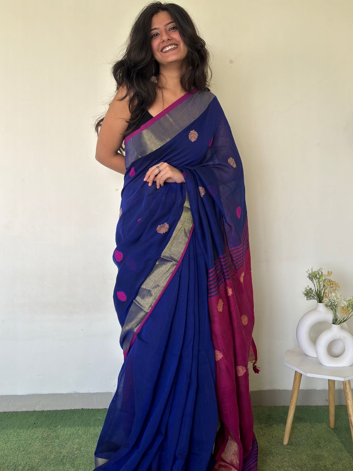 Resham Boondein Linen Saree