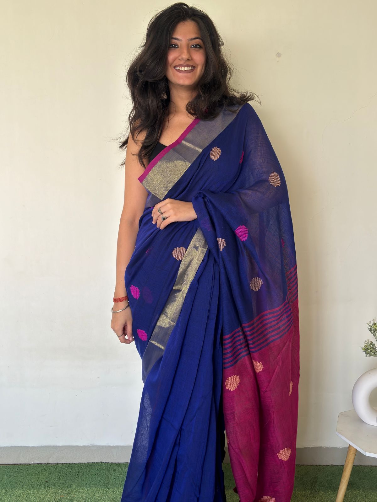 Resham Boondein Linen Saree