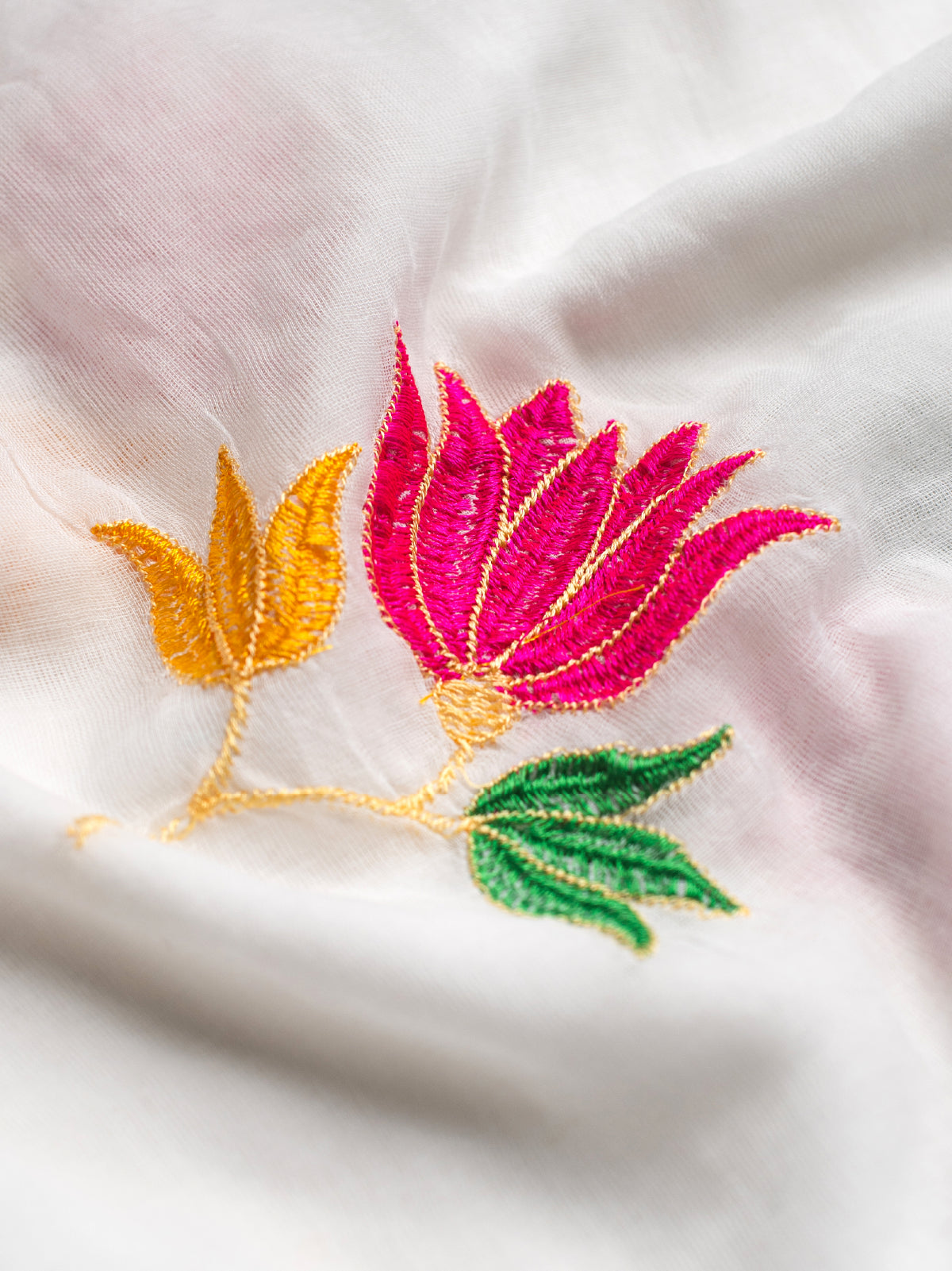 SafaidRaag Mulmul Saree