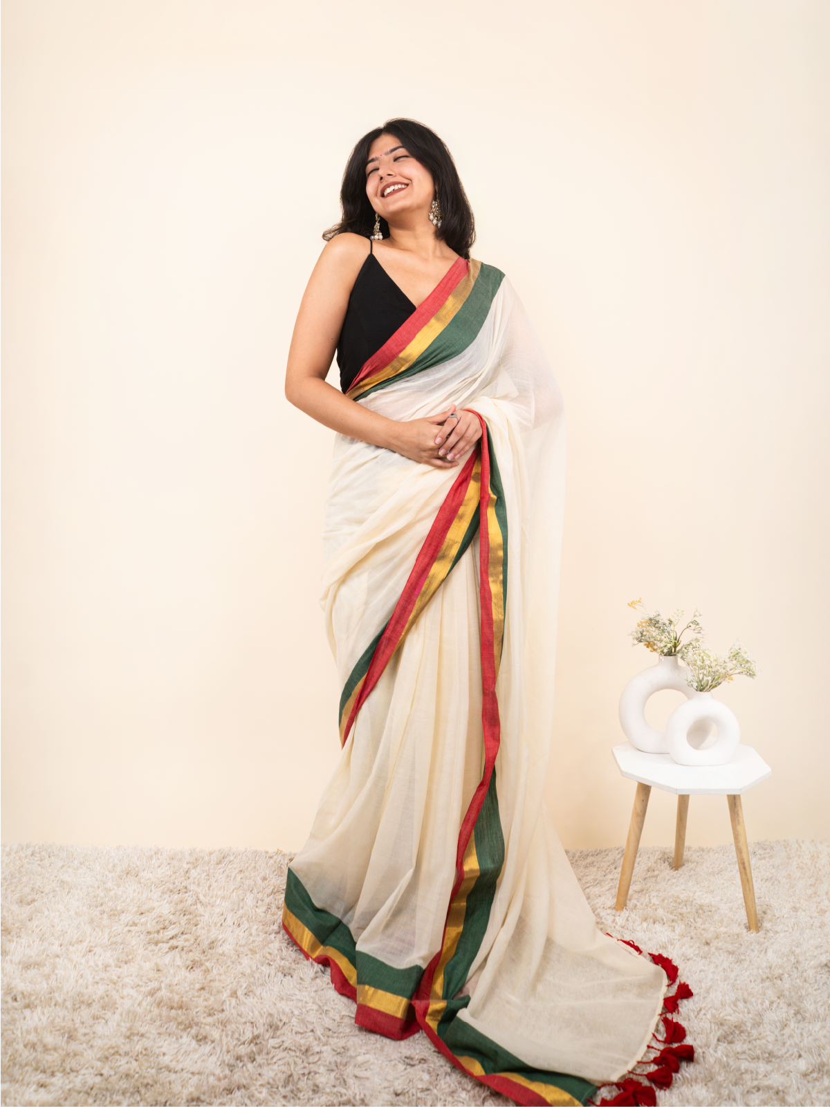 Safed Khaali Panna Mulmul Saree