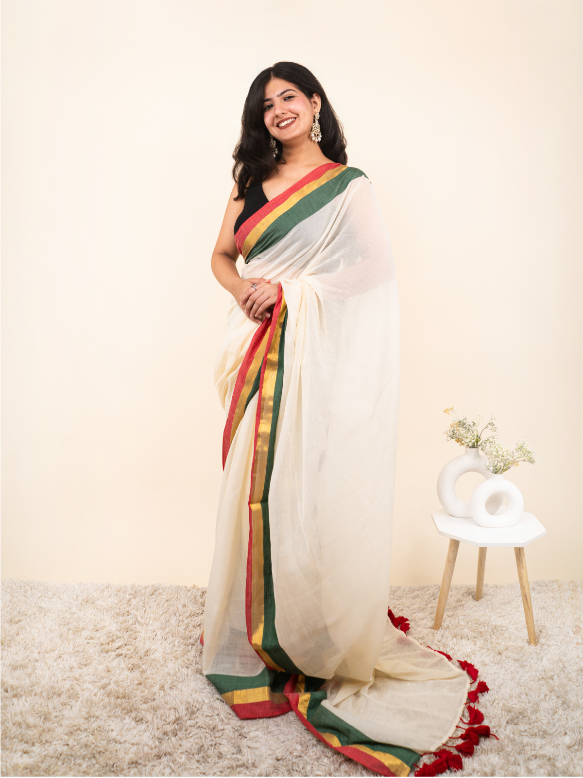Safed Khaali Panna Mulmul Saree