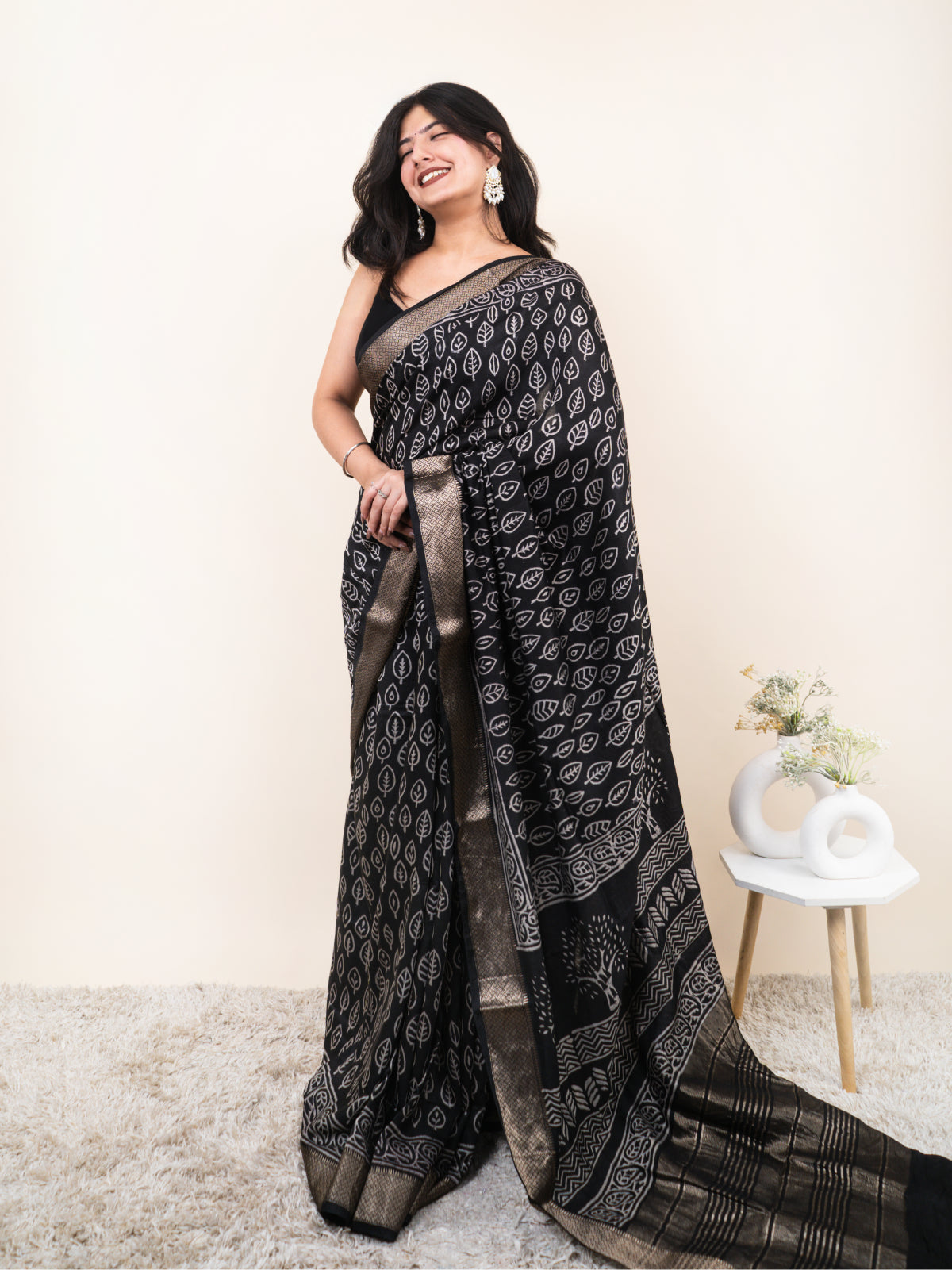 Kaali Resham Maheshwari Cotton Silk Saree